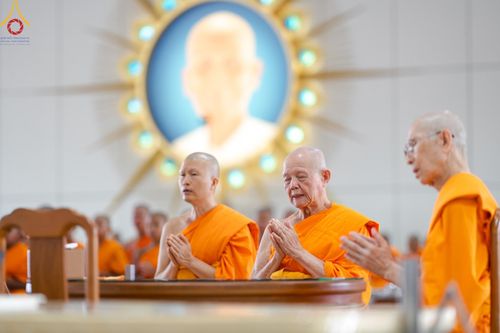 ภาพ No.143184:พิธีถวายภัตตาหารเพื่อเป็นกำลังแห่งการเข้าถึงธรรม ของพระภิกษุสามเณร วัดพระธรรมกาย วันเสาร์ที่ 6 กรกฏาคม พ.ศ. 2567 ณ หอฉันคุณยายอาจารย์ วัดพระธรรมกาย จ.ปทุมธานี