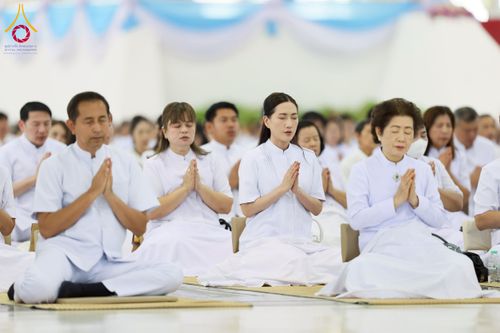 ภาพ No.258130:วันอาทิตย์ที่ 5 ตุลาคม พ.ศ. 2568 พิธีบูชาข้าวพระ ณ สภาธรรมกายสากล วัดพระธรรมกาย