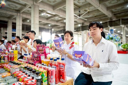 ภาพ No.235321:วันที่ 27 กรกฎาคม พ.ศ. 2568 พิธีตักบาตรฉลองพระใหม่ โครงการบรรพชาและอุปสมบทมู่รุ่นเข้าพรรษา ณ วัดพระธรรมกาย