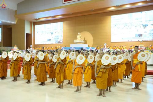 ภาพ No.236217:วันที่ 3 สิงหาคม พ.ศ. 2568 พิธีมุทิตาสักการะพระภิกษุ ผู้สอบได้เปรียญธรรม 9 ประโยค ระดับโลก ปีที่ 37, พิธีมอบโล่และทุนการศึกษา สำนักเรียนบาลีดีเด่นทั่วประเทศ ณ ห้องแก้วสารพัดนึก 1 วัดพระธรรมกาย