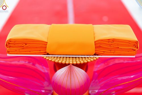 ภาพ No.146564:พิธีทอดผ้าป่าสร้างหลังคาอาคาร 80 ปี หลวงพ่อธัมมชโย ณ ศูนย์ปฎิบัติธรรมวิหารแดง จังหวัดสระบุรี วันอาทิตย์ที่ 28 กรกฎาคม พ.ศ. 2567