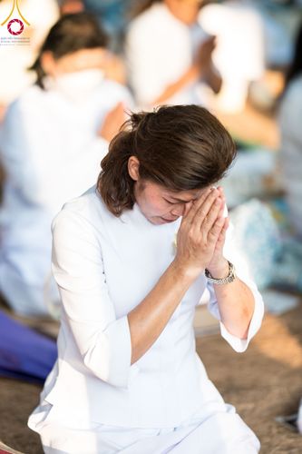 ภาพ No.107119:พิธีจุดประทีปถวายเป็นพุทธบูชา และบูชาธรรมมหาปูชนียาจารย์ ในโครงการธรรมยาตรากตัญญูบูชา มหาปูชนียาจารย์ พระมงคลเทพมุนี(สด จนฺทสโร) พระผู้ปราบมาร  อนุสรณ์สถาน 7 แห่ง ปีที่ 12  วันที่ 6 มกราคม พ.ศ. 2567 ณ อนุสรณ์สถานมหาวิหารพระมงคลเทพมุนี อ.สองพี่น้อง จ.สุพร