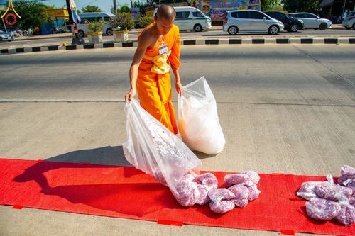 ภาพ No.198724:V.50 สารพัดV สารพัดดี ที่ธรรมยาตรา ในโครงการธรรมยาตรา กตัญญูบูชา มหาปูชนียาจารย์ พระมงคลเทพมุนี(สด จนฺทสโร) พระผู้ปราบมาร อนุสรณ์สถาน 7 แห่ง ปีที่ 13 ระหว่างวันที่ 2-31 มกราคม พ.ศ. 2568
