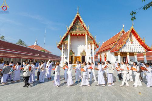 ภาพ No.189575:พิธีทอดผ้าป่าทำนุบำรุงศาสนสถาน ในโครงการธรรมยาตรา กตัญญูบูชา มหาปูชนียาจารย์ พระมงคลเทพมุนี(สด จนฺทสโร) พระผู้ปราบมาร อนุสรณ์สถาน 7 แห่ง ปีที่ 13 ณ วัดสองพี่น้อง ต.ต้นตาล อ.สองพี่น้อง จ.สุพรรณบุรี วันที่ 5 มกราคม พ.ศ. 2568