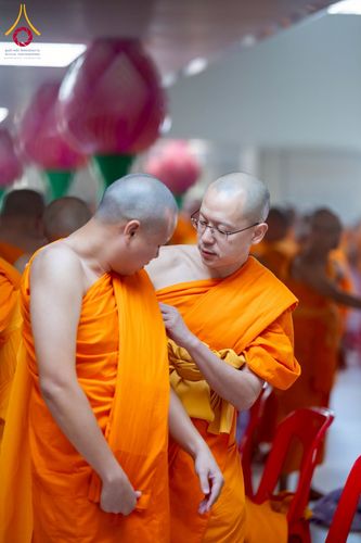 ภาพ No.277730:วันเสาร์ที่ 6 ธันวาคม พ.ศ. 2568 พิธีบรรพชาอุปสมบทและพิธีถวายบาตร โครงการอุปสมบทบูชาธรรมมหาปูชนียาจารย์ ประจำปี พ.ศ.2568 โครงการบวชพระนานาชาติ AEC และ WAB รุ่น CEO (นักบริหาร) รุ่นที่ 5 ณ มหาธรรมกายเจดีย์ วัดพระธรรมกาย