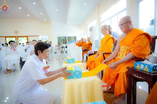 ภาพ No.142367:พิธีทอดผ้าป่าเพื่องานพระพุทธศาสนา , พิธีเจริญพระพุทธมนต์ , พิธีถวายสังฆทานแด่คณะสงฆ์ น้อมบูชาธรรม 80 ปี หลวงพ่อธัมมชโย และครบรอบ 12 ปี ธรรมอุทยานบ้านแป้ง อำเภอพรหมบุรี จังหวัดสิงห์บุรี ในวันเสาร์ที่ 22 มิถุนายน พ.ศ. 2567