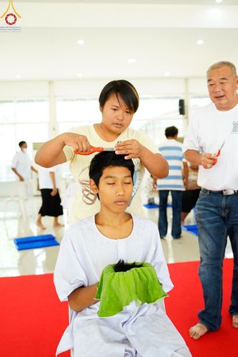 ภาพ No.134845:พิธีตัดปอยผม พิธีขอขมารับผ้าไตร พิธีบรรพชา และพิธีถวายบาตร ในโครงการบรรพชาสามเณร ฟื้นฟูพระพุทธศาสนาทั่วไทย  ณ ศูนย์ปฏิบัติธรรมและศูนย์อบรมเยาวชนเพชรบุรี ต.ท่าแลง อ.ท่ายาง จ.เพชรบุรี