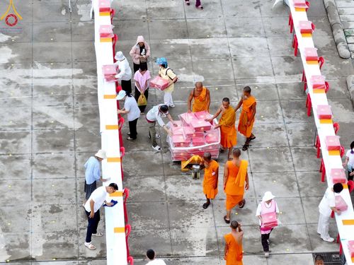 ภาพ No.218942:วันที่ 18-20 เมษายน พ.ศ. 2568 การเตรียมงานในลานธรรม , วิหารคด เพื่องานวันคุ้มครองโลก 22 เมษายน พศ. 2568