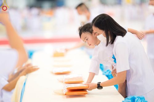 ภาพ No.99791:พิธีทอดผ้าป่า ต้นสมบัติจักรพรรดิ ในวันอาทิตย์ที่ 3 ธันวาคม พ.ศ. 2566 ณ สภาธรรมกายสากล วัดพระธรรมกาย จ.ปทุมธานี