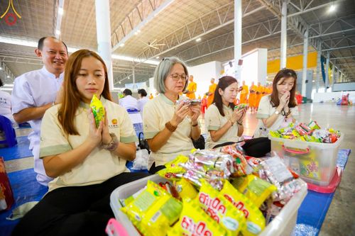 ภาพ No.124427:พิธีตักบาตรในวันมาฆบูชา ณ บ้านแก้วเรือนทองคุณยายฯ วัดพระธรรมกาย จ.ปทุมธานี วันเสาร์ที่ 24 กุมภาพันธ์ พ.ศ. 2567