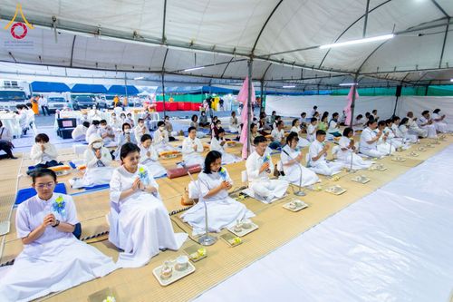 ภาพ No.199368:พิธีถวายภัตตาหารเป็นสังฆทาน แด่พระธรรมยาตรา ณ อนุสรณ์สถานบางปลา วัดบางปลา อำเภอบางเลน จังหวัดนครปฐม ในโครงการธรรมยาตรา กตัญญูบูชา มหาปูชนียาจารย์ พระมงคลเทพมุนี(สด จนฺทสโร) พระผู้ปราบมาร อนุสรณ์สถาน 7 แห่ง ปีที่ 13 วันที่ 22 มกราคม พ.ศ. 2568