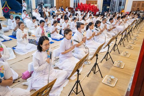 ภาพ No.196919:พิธีถวายภัตตาหารเป็นสังฆทาน แด่พระธรรมยาตรา ณ วัดโบสถ์(บน) ตำบลบางคูเวียง อำเภอบางกรวย จังหวัดนนทบุรี ในโครงการธรรมยาตรา กตัญญูบูชา มหาปูชนียาจารย์ พระมงคลเทพมุนี(สด จนฺทสโร) พระผู้ปราบมาร อนุสรณ์สถาน 7 แห่ง ปีที่ 13 วันที่ 18 มกราคม พ.ศ. 2568