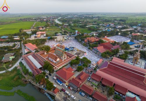 ภาพ No.112015:พิธีจุดประทีปถวายเป็นพุทธบูชา และบูชาธรรมมหาปูชนียาจารย์ พระมงคลเทพมุนี(สด จนฺทสโร) ในโครงการธรรมยาตรา กตัญญูบูชา มหาปูชนียาจารย์ พระมงคลเทพมุนี(สด จนฺทสโร) พระผู้ปราบมาร อนุสรณ์สถาน 7 แห่ง ปีที่ 12 วันที่ 14 มกราคม พ.ศ. 2567 ณ วัดสองพี่น้อง อ.สองพี่น้อง