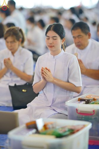 ภาพ No.139067:พิธีตักบาตร , พิธีบูชาข้าวพระ ณ ห้องแก้วสารพัด 1 สภาธรรมกายสากล วัดพระธรรมกาย วันอาทิตย์ต้นเดือนที่ 2 มิถุนายน พ.ศ. 2567