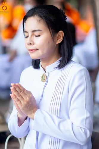 ภาพ No.190110:พิธีจุดประทีปถวายเป็นพุทธบูชา และบูชาธรรมมหาปูชนียาจารย์ ณ อนุสรณ์สถานมหาวิหารพระมงคลเทพมุนี (โลตัสแลนด์) อ.สองพี่น้อง จ.สุพรรณบุรี ในโครงการธรรมยาตรา กตัญญูบูชา มหาปูชนียาจารย์ พระมงคลเทพมุนี(สด จนฺทสโร) พระผู้ปราบมาร อนุสรณ์สถาน 7 แห่ง ปีที่ 13
