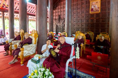 ภาพ No.220105:วันพุธที่ 16 เมษายน พ.ศ. 2568 วัดพระธรรมกายถวายมหาสังฆทาน มอบสิ่งของและทุนทรัพย์กว่า 4 ล้านบาท บรรเทาทุกข์ 181 วัดแผ่นดินไหวเมียนมา