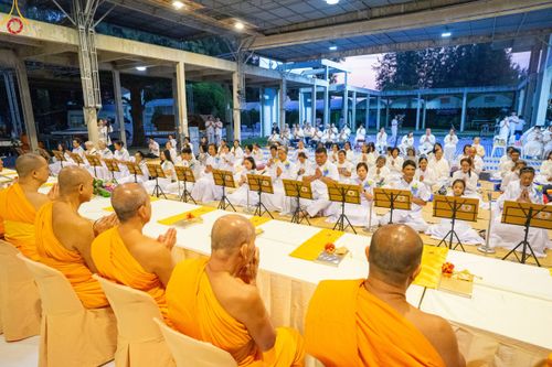 ภาพ No.189416:พิธีถวายภัตตาหารเป็นสังฆทาน แด่พระธรรมยาตรา ในโครงการธรรมยาตรา กตัญญูบูชา มหาปูชนียาจารย์ พระมงคลเทพมุนี(สด จนฺทสโร) พระผู้ปราบมาร อนุสรณ์สถาน 7 แห่ง ปีที่ 13 ณ อนุสรณ์สถานมหาวิหารพระมงคลเทพมุนี (โลตัสแลนด์) อ.สองพี่น้อง จ.สุพรรณบุรี วันที่ 5 มกราคม 2568