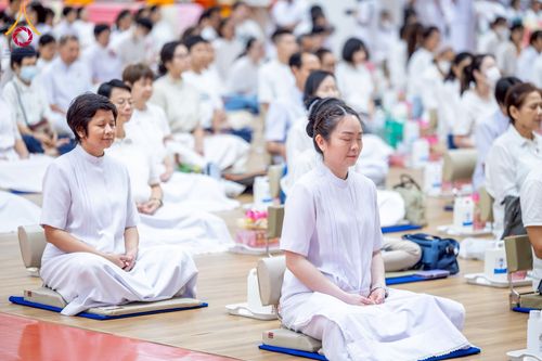 ภาพ No.239570:วันอาทิตย์ที่ 17 สิงหาคม พ.ศ. 2568 พิธีถวายคิลานเภสัช และอุปกรณ์ทางการแพทย์ แด่คณะสงฆ์ เนื่องในวันธรรมชัย ณ ห้องแก้วสารพัดนึก 2 สภาธรรมกายสากล วัดพระธรรมกาย