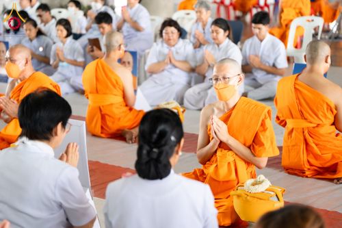 ภาพ No.62561:พิธีถวายบาตรเเละไทยธรรม ในโครงการอุปสมบทหมู่ บูชาธรรมหลวงพ่อธัมมชโย พ.ศ.2567 ณ ลานธรรม พระมหาธรรมกายเจดีย์ วันที่ 13 เมษายน พ.ศ.2567