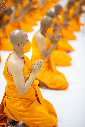 ภาพ No.101665:พิธีขอบรรพชา, พิธีขอสรณคมน์และศีล, พิธีถวายบาตร ในโครงการอุปสมบทหมู่ รุ่นบูชาธรรมมหาปูชนียาจารย์ ณ วัดพระธรรมกาย วันที่ 9 ธันวาคม พ.ศ. 2566