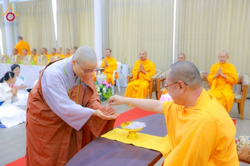 ภาพ No.197559:พิธีถวายสังฆทานคณะสงฆ์ 2 นิกายเชื่อมสัมพันธ์ไทย-เกาหลี วันอาทิตย์ที่ 5 มกราคม พ.ศ. 2568 ณ อาคารชมรมภาวนารักษ์ วัดพระธรรมกาย อำเภอคลองหลวง จังหวัดปทุมธานี