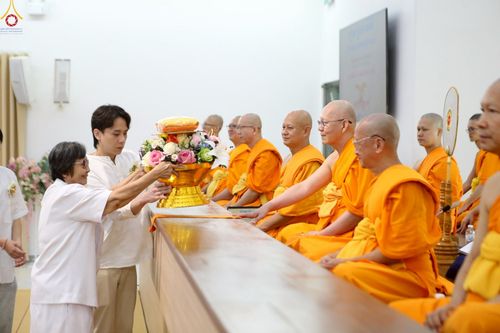 ภาพ No.258613:วันที่ 19 ตุลาคม พ.ศ. 2568 พิธีทอดกฐินสามัคคีทั่วไทย 30,000 วัด โดยคณะศิษยานุศิษย์ บูชาธรรม 81 ปี หลวงพ่อธัมมชโย ณ ศูนย์ปฎิบัติธรรมน้ำใสใจสว่าง  เขตบางกอกน้อย กรุงเทพมหานคร