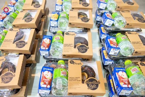 ภาพ No.208955:พระบาทสมเด็จพระเจ้าอยู่หัว ทรงมีพระราชศรัทธาทรงพระกรุณาโปรดเกล้าฯ ให้บำเพ็ญพระราชกุศลถวายภัตตาหารพระราชทาน การสอบบาลีสนามหลวง ณ วัดพระธรรมกาย ย อ.คลองหลวง จ.ปทุมธานี วันที่ 23-24 กุมภาพันธ์ พ.ศ. 2568