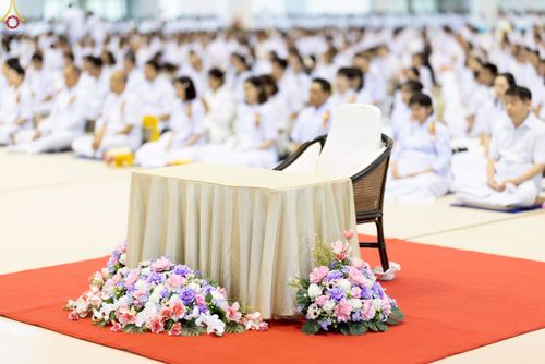 ภาพ No.243610:วันอาทิตย์ที่ 7 กันยายน พ.ศ. 2568 พิธีบูชาครูผู้ค้นพบวิชชาธรรมกาย , พิธีบูชาข้าวพระ ณ สภาธรรมกายสากล วัดพระธรรมกาย