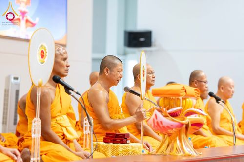ภาพ No.174285:พิธีทอดกฐินกตัญญูบูชาธรรม ณ พระมหาเจดียทัตตชีโว ศูนย์อบรมเยาวชนกาญจนบุรี ในโครงการกฐินสามัคคีทั่วไทย 30,000 วัด บูชาธรรม 80 ปี หลวงพ่อธัมมชโย โดยคณะศิษยานุศิษย์วัดพระธรรมกาย วันที่ 9 พฤศจิกายน พ.ศ. 2567