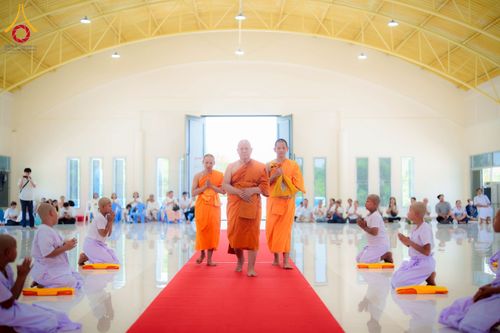 ภาพ No.216877:วันเสาร์ที่ 5 เมษายน พ.ศ. 2568 พิธีตัดปอยผม พิธีขอขมาผู้ปกครอง พิธีมอบบาตรและผ้าไตร พิธีบรรพชา ณ ศูนย์ปฏิบัติธรรมและศูนย์อบรมเยาวชนพระนครศรีอยุธยา ต.พุทเลา อ.บางปะหัน จ.พระนครศรีอยุธยา