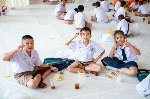 ภาพ No.103787:วันรวมพลังเด็กดี V-Star ผู้นำฟื้นฟูศีลธรรมโลก "รักษ์บวร รักษ์ศีล ๕ จังหวัดปทุมธานี" ปีที่ 5 ปีการศึกษา 2566 ณ วัดสายสุวพรรณ จ.ปทุมธานี วันศุกร์ที่ 22 ธันวาคม พ.ศ. 2566