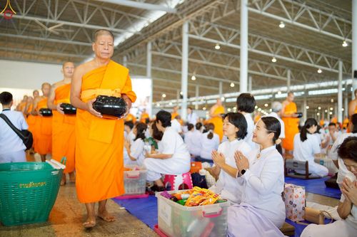 ภาพ No.227872:วันอาทิตย์ที่ 1 มิถุนายน พ.ศ. 2568 พิธีตักบาตร , พิธีบูชาข้าวพระ ณ วัดพระธรรมกาย จ.ปทุมธานี