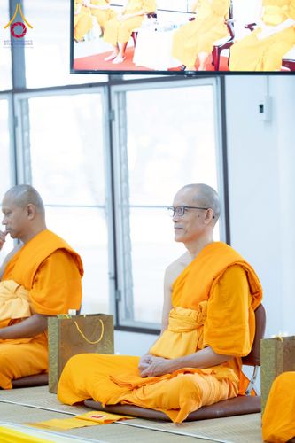 ภาพ No.276759:วันเสาร์ที่ 6 ธันวาคม พ.ศ. 2568 พิธีมุทิตาสักการะ เนื่องในโอกาสที่พระเดชพระคุณพระพรหมดิลก เจ้าอาวาสวัดสามพระยา วรวิหาร เมตตาเป็นประธานในพิธีตั้งฐานานุกรมใน พระราชวิเทศวชิรเวที (บัณฑิต วรปญฺโญ) ผู้ช่วยเจ้าอาวาสวัดพระธรรมกาย (ไวโรจน์ วิโรจโน) ผู้ช่วยเจ้าอา