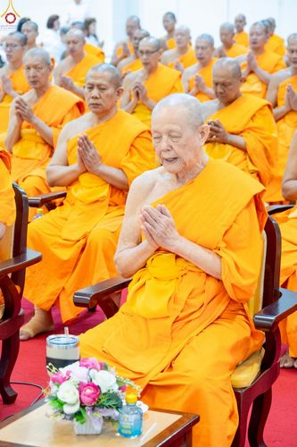 ภาพ No.251256:วันที่ 10 ตุลาคม พ.ศ. 2568 พิธีปฏิบัติธรรม ในวันคล้ายวันเกิด 141 ปี พระมงคลเทพมุนี (สด จนฺทสโร) พระผู้ปราบมาร ณ สภาธรรมกายสากล วัดพระธรรมกาย