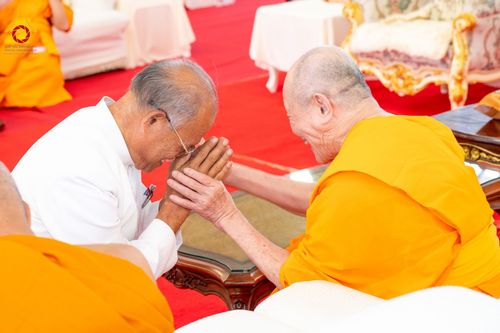 ภาพ No.185254:พิธีถวายมหาสังฆทาน 1,000 วัด ในวาระอายุวัฒนมงคล 84 ปี หลวงพ่อทัตตชีโว วันอาทิตย์ที่ 22 ธันวาคม พ.ศ. 2567 ณ สภาธรรมกายสากล วัดพระธรรมกาย