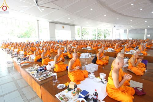 ภาพ No.162134:พิธีถวายภัตตาหารเมนูสวรรค์ เนื่องในวันออกพรรษา (ขึ้น 15 ค่ำ เดือน 11) วันพฤหัสบดีที่ 17 ตุลาคม พ.ศ. 2567 ณ หอฉันคุณยายอาจารย์ฯ วัดพระธรรมกาย