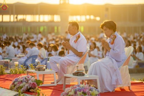 ภาพ No.187745:พิธีตักบาตรฉลองพระใหม่ ต้อนรับพุทธศักราช 2568 ณ ลานธรรมพระมหาธรรมกายเจดีย์ วัดพระธรรมกาย จ.ปทุมธานี วันที่ 1 มกราคม พ.ศ. 2568