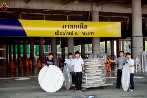 ภาพ No.220777:วันที่ 24-25 เมษายน พ.ศ. 2568 การเก็บงาน ผ้ารับประเคน ผ้าระบาย โต๊ะ เก้าอี้  ภายหลังงานวันคุ้มครองโลก ณ วัดพระธรรมกาย