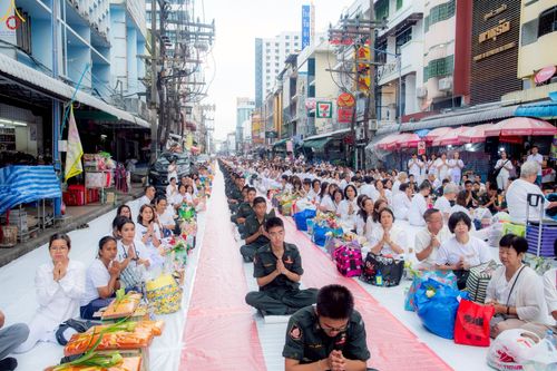 ภาพ No.237062:วันอาทิตย์ที่ 10 สิงหาคม พ.ศ. 2568 มหาสังฆทานครั้งยิ่งใหญ่ ตักบาตรพระ 10,000 รูป ถ.นิพัทธ์อุทิศ 3 ใจกลางนครหาดใหญ่ จ.สงขลา (ชุดที่ 2)