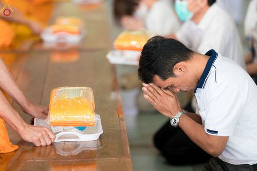 ภาพ No.104521:พิธีบุพเปตพลี ครั้งที่ 145 อุทิศบุญแด่หมู่ญาติที่ล่วงลับไปแล้ว และสืบทอดอายุพระพุทธศาสนา วันพุธที่ 27 ธันวาคม พ.ศ. 2566 (วันพระขึ้น 15 ค่ำ เดือน 12 ) ณ หอฉันคุณยายอาจารย์ฯ วัดพระธรรมกาย