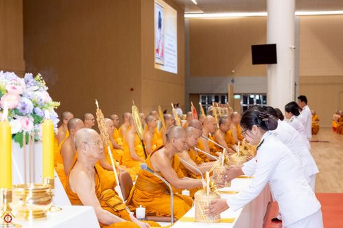 ภาพ No.234922:พิธีเจริญพระพุทธมนต์ ปฎิบัติธรรมเจริญสมาธิภาวนา และพิธีทำบุญตักบาตร เพื่อถวายเป็นพระราชกุศลแด่พระบาทสมเด็จพระวชิรเกล้าเจ้าอยู่หัว เนื่องในโอกาสวันเฉลิมพระชนมพรรษา 28 กรกฎาคม พ.ศ. 2568 ณ ห้องแก้วสารพัดนึก 2 วัดพระธรรมกาย อ.คลองหลวง จ.ปทุมธานี