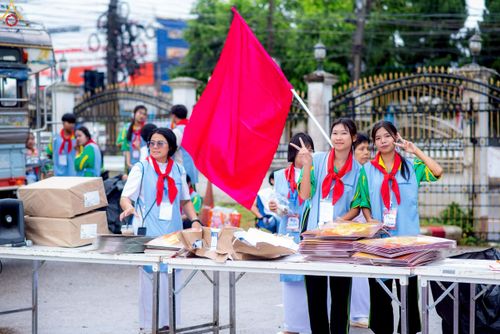 ภาพ No.239760:วันที่ 16-17 สิงหาคม พ.ศ. 2568 การปฏิบัติหน้าที่ของเจ้าหน้าที่ทุกสถานะ เพื่องานพิธีอัญเชิญรูปเหมือนพระมงคลเทพมุนี (สด จันทสโร) และพิธีกดปุ่มอัญเชิญรูปเหมือน พระมงคลเทพมุนี (สด จันทสโร) ณ มหาวิหารแก้วพระมงคลเทพมุนี ศูนย์ปฏิบัติธรรมแก้วเมืองเลย จ.เลย