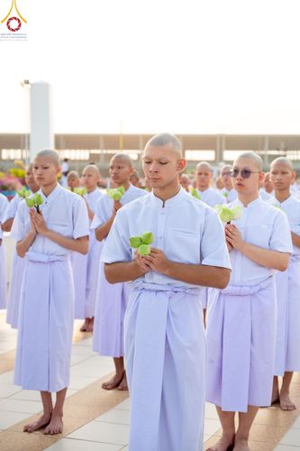 ภาพ No.214953:วันเสาร์ที่ 5 เมษายน พ.ศ. 2568 พิธีเวียนประทักษิณรอบพระมหาธรรมกายเจดีย์  พิธีวันทาเจดีย์ พิธีขอขมาและมอบผ้าไตร ในโครงการบรรพชาสามเณรฟื้นฟูพระพุทธศาสนาทั่วไทย , โครงการหน่อแก้วเปรียญธรรม รุ่นที่ 13 ,  โครงการสามเณรยุวธรรมทายาท รุ่นที่ 33 , โครงการสามเณรมั