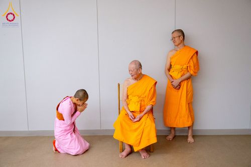 ภาพ No.222661:วันที่ 23 เมษายน พ.ศ. 2568 หลวงพ่อทัตตชีโวต้อนรับคณะสงฆ์เมียนมาร์ ณ อาคาร 100 ปี คุณยายมหารัตนอุบาสิกาจันทร์ ขนนกยูง วัดพระธรรมกาย