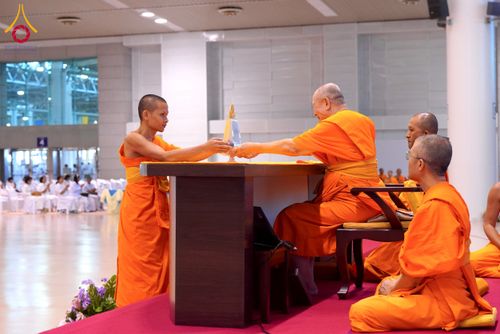 ภาพ No.232154:วันอาทิตย์ที่ 6 กรกฏาคม พ.ศ. 2568 พิธีมอบโล่เกียรติคุณ สวดธัมมจักกัปปวัตตนสูตร และรางวัลโครงการผู้นำแสงสว่างออนไลน์ ณ ห้องแก้วสารพัดนึก1 สภาธรรมกายสากล วัดพระธรรมกาย