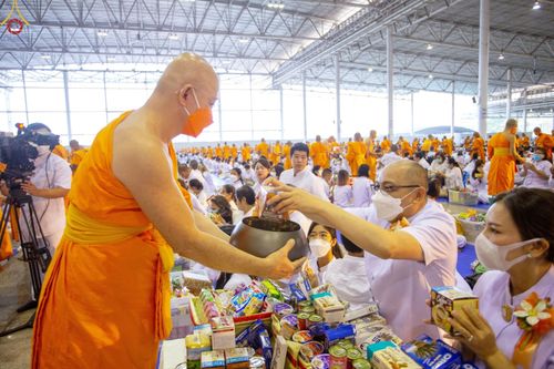 ภาพ No.75558:วัดพระธรรมกายจัด งานบุญวันอาทิตย์ต้นเดือน  มีกิจกรรมดังนี้ พิธีตักบาตร, พิธีบูชาข้าวพระ พระธรรมยาตรารับประกาศนียบัตร โครงการธรรมยาตราฯ ปีที่ 11 ในวันที่ 5 กุมภาพันธ์ พ.ศ. 2566 ณ วัดพระธรรมกาย อ.คลองหลวง จ.ปทุมธานี