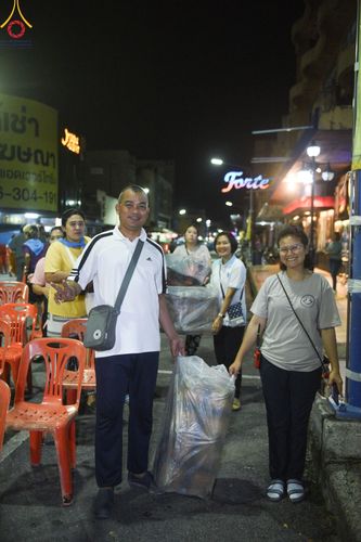 ภาพ No.151633:V.55 ทีมใหญ่ที่หาดใหญ่ เจ้าหน้าที่ทุกสถานะ หลายสัญชาติ ร่วมกันจัดงานตักบาตรที่หาดใหญ่ วันที่ 10-11 สิงหาคม พ.ศ. 2567