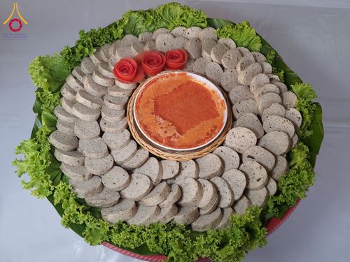 ภาพ No.197932:สาธุชนถวายภัตตาหารเป็นสังฆทาน แด่พระธรรมยาตรา ณ วัดโบสถ์(บน) ตำบลบางคูเวียง อำเภอบางกรวย จังหวัดนนทบุรี ในโครงการธรรมยาตรา กตัญญูบูชา มหาปูชนียาจารย์ พระมงคลเทพมุนี(สด จนฺทสโร) พระผู้ปราบมาร อนุสรณ์สถาน 7 แห่ง ปีที่ 13 วันที่ 19 มกราคม พ.ศ. 2568