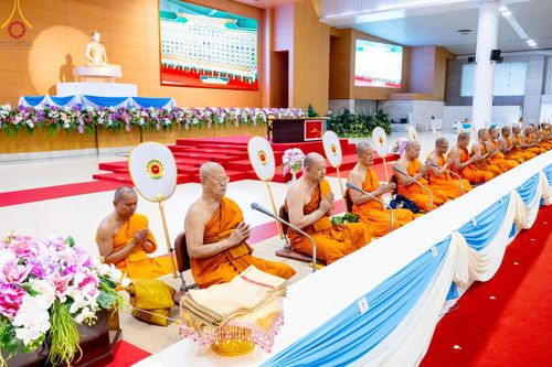 ภาพ No.146092:วันมหารำลึก ครั้งที่ 34 พิธีร่วมรำลึกถึงนักสร้างบารมีที่ล่วงลับไปแล้ว , พิธีสวดพระพุทธมนต์ ณ ห้องแก้วสารพัดนึก 1 วัดพระธรรมกาย วันเสาร์ที่ 27 กรกฎาคม พ.ศ. 2567