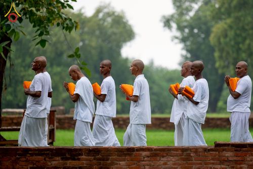 ภาพ No.231045:วันที่ 1 กรกฎาคม พ.ศ. 2568 โครงการบรรพชาสามเณร 300 รูป ถวายเป็นพุทธบูชา  วันอาสาฬหบูชา ณ จุดกำเนิดพระรัตนตรัย  ต้นแหล่งธัมมจักกัปปวัตตนสูตร เมืองพาราณสี  สารนาถ ประเทศอินเดีย